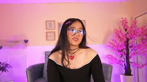 violetjonesx online show from June 1, 11:33 am