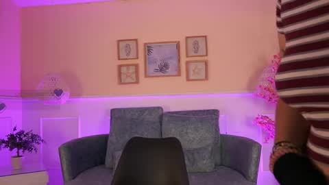 violetjonesx online show from June 2, 11:34 am