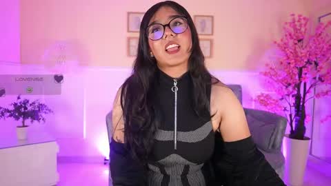 violetjonesx online show from May 7, 11:39 am
