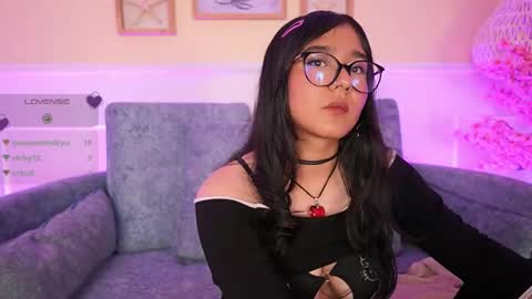 violetjonesx online show from May 14, 4:16 pm