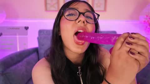 violetjonesx online show from May 15, 4:25 pm