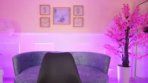 violetjonesx online show from May 20, 11:49 am