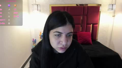 Snapshot of violetsmith_3 chatting on October 14, 12:19 pm Violeta  online show from October 14, 12:19 pm