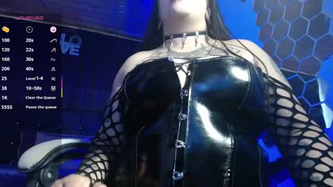 violett_8 online show from May 5, 10:15 pm