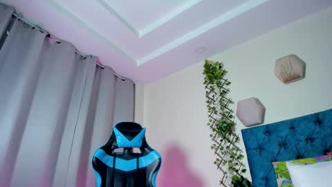 violett  rousee online show from October 8, 3:40 pm