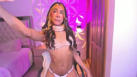 violett_divine online show from January 13, 1:24 am