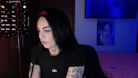 violett  Independent model online show from December 3, 5:52 am