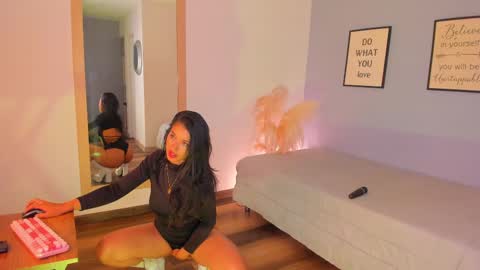 Snapshot of violetta_bold chatting on February 27, 2:43 pm violetta_bold online show from February 27, 2:43 pm