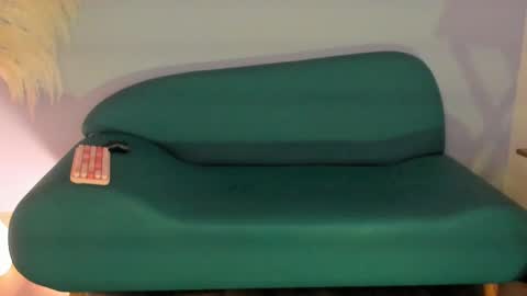 Snapshot of violetta_bold chatting on February 23, 5:39 pm violetta_bold online show from February 23, 5:39 pm