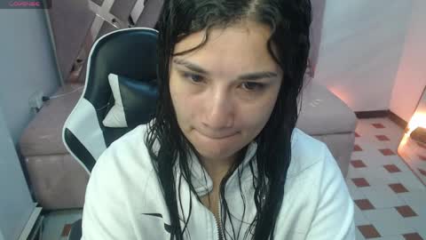 Violetta  online show from May 10, 1:28 pm
