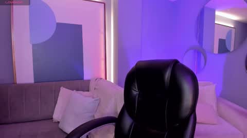 Violett Castel online show from March 12, 7:25 pm