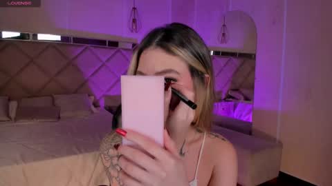 Violett  online show from January 12, 7:10 pm