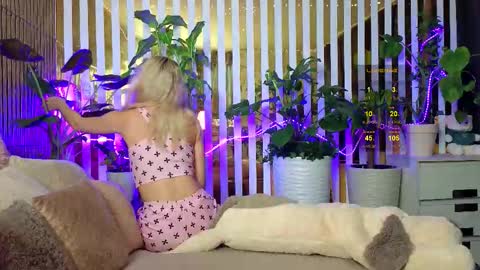 Violetta online show from November 23, 11:03 pm