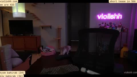 Snapshot of violishh chatting on September 18, 1:09 am follow me on twitter violishh and ig violishh  online show from September 18, 1:09 am