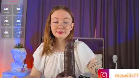 Mia  dont forget to thumbs up me online show from September 27, 10:13 am