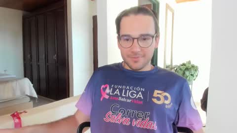 Vito Ferrer online show from March 15, 7:17 pm