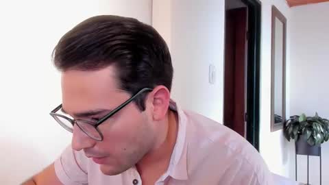 Vito Ferrer online show from November 11, 9:06 pm