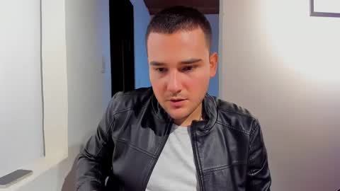 Snapshot of vito_ferrero chatting on February 25, 10:42 pm Vito Ferrer online show from February 25, 10:42 pm