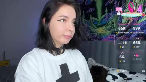 Snapshot of vivi__squirrel chatting on October 3, 12:46 pm Vivi   online show from October 3, 12:46 pm