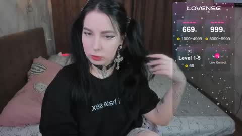 Snapshot of vivi__squirrel chatting on February 12, 6:51 am Vivi   online show from February 12, 6:51 am