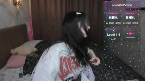 Snapshot of vivi__squirrel chatting on February 10, 3:03 am Vivi   online show from February 10, 3:03 am