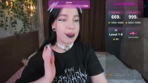 Snapshot of vivi__squirrel chatting on February 21, 6:40 am Vivi   online show from February 21, 6:40 am
