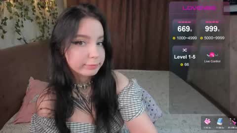 Snapshot of vivi__squirrel chatting on March 5, 10:43 pm Vivi   online show from March 5, 10:43 pm