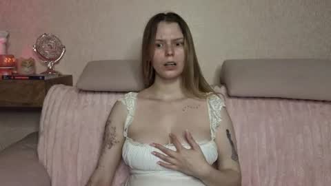 vivian_alison online show from June 17, 7:19 pm