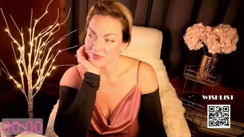 VivianLuxe online show from November 27, 3:36 am