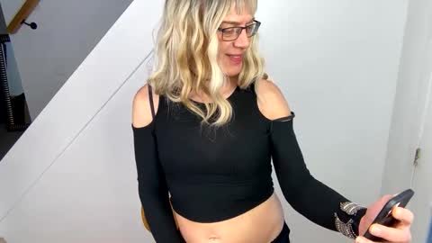 Vivlove online show from January 24, 6:56 pm