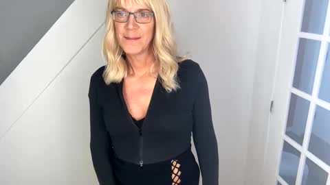 Vivlove online show from December 24, 6:28 pm