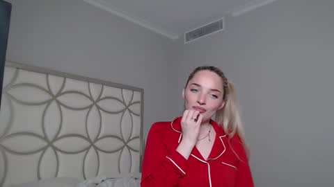 vivianwinters online show from November 28, 3:25 am