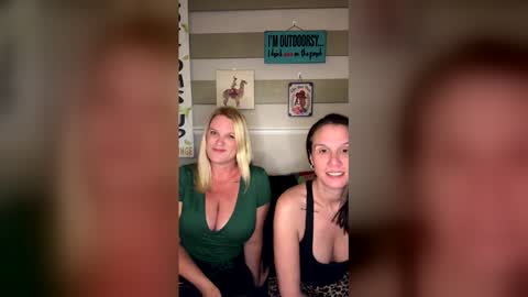 vivienesky online show from May 10, 1:12 am