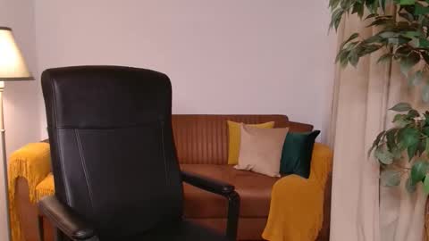 Vivienne online show from October 15, 4:19 pm