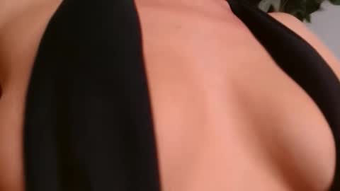 Vivienne online show from December 13, 7:53 pm