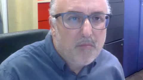 Snapshot of volpi72 chatting on October 1, 5:01 pm volpi72 online show from October 1, 5:01 pm