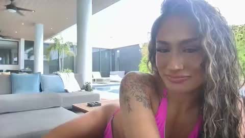 vviolaaa online show from December 17, 5:30 pm