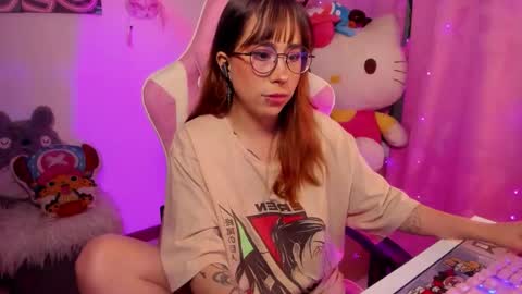 Snapshot of waifu_aika chatting on October 22, 8:54 pm AIKA online show from October 22, 8:54 pm