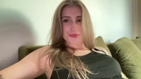 walkiria19 online show from July 18, 6:10 pm