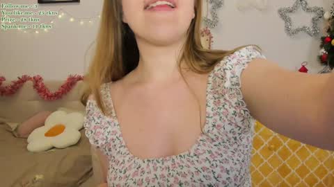 Snapshot of watermelon_sugar_ chatting on January 14, 1:06 pm Tess  Pls support me with  Can we reach 155 my favorite number online show from January 14, 1:06 pm