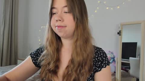 Snapshot of watermelon_sugar_ chatting on January 21, 8:41 am Tess  Pls support me with  Can we reach 155 my favorite number online show from January 21, 8:41 am