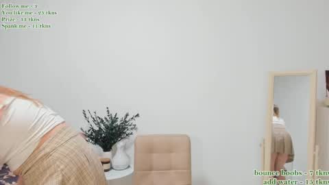 Snapshot of watermelon_sugar_ chatting on March 4, 3:48 pm Tess  Pls support me with  Can we reach 155 my favorite number online show from March 4, 3:48 pm