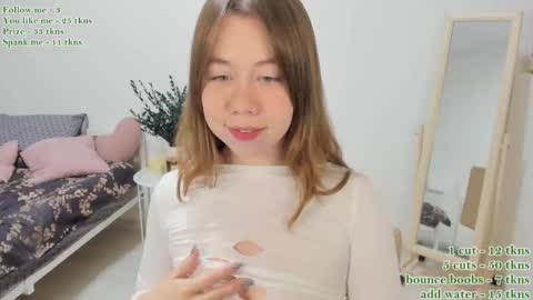Snapshot of watermelon_sugar_ chatting on March 4, 12:44 pm Tess  Pls support me with  Can we reach 155 my favorite number online show from March 4, 12:44 pm