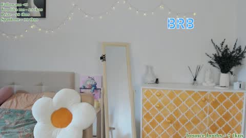 Snapshot of watermelon_sugar_ chatting on February 14, 12:57 pm Tess  Pls support me with  Can we reach 155 my favorite number online show from February 14, 12:57 pm