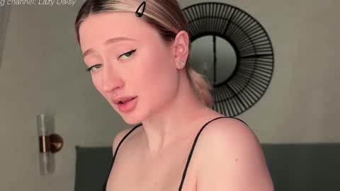 Daisy    online show from March 3, 5:53 pm