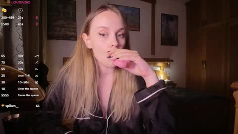 Lana online show from October 24, 8:31 pm