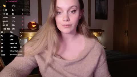 Lana online show from October 16, 6:40 pm