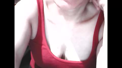 Snapshot of wethornypussy4u chatting on October 17, 8:18 am wethornypussy4u online show from October 17, 8:18 am