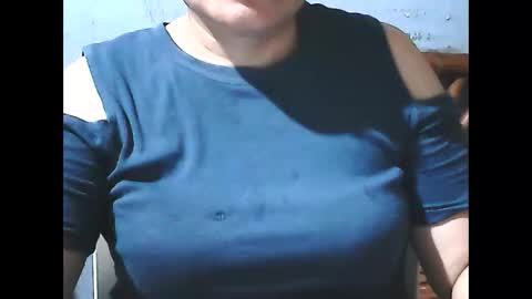 Snapshot of wethornypussy4u chatting on October 25, 3:23 pm wethornypussy4u online show from October 25, 3:23 pm