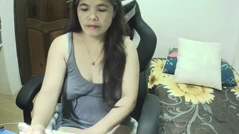 Snapshot of wetlynpussy4u chatting on October 16, 3:33 pm Lyns online show from October 16, 3:33 pm